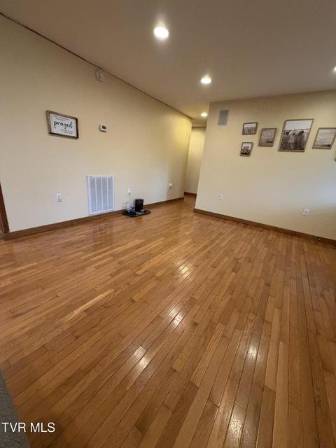 Photo #4: 1915 Dante Road