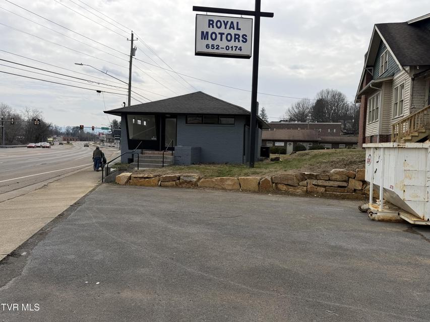 Photo #2: 416 Volunteer Parkway