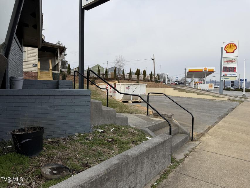 Photo #4: 416 Volunteer Parkway