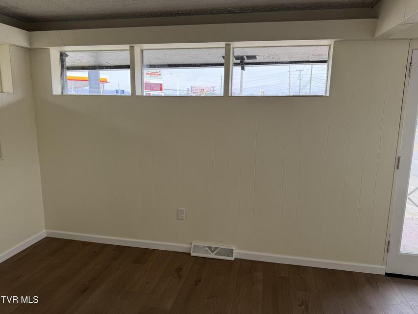 Photo #6: 416 Volunteer Parkway