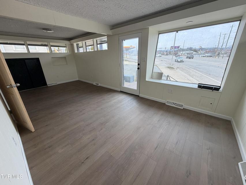 Photo #9: 416 Volunteer Parkway