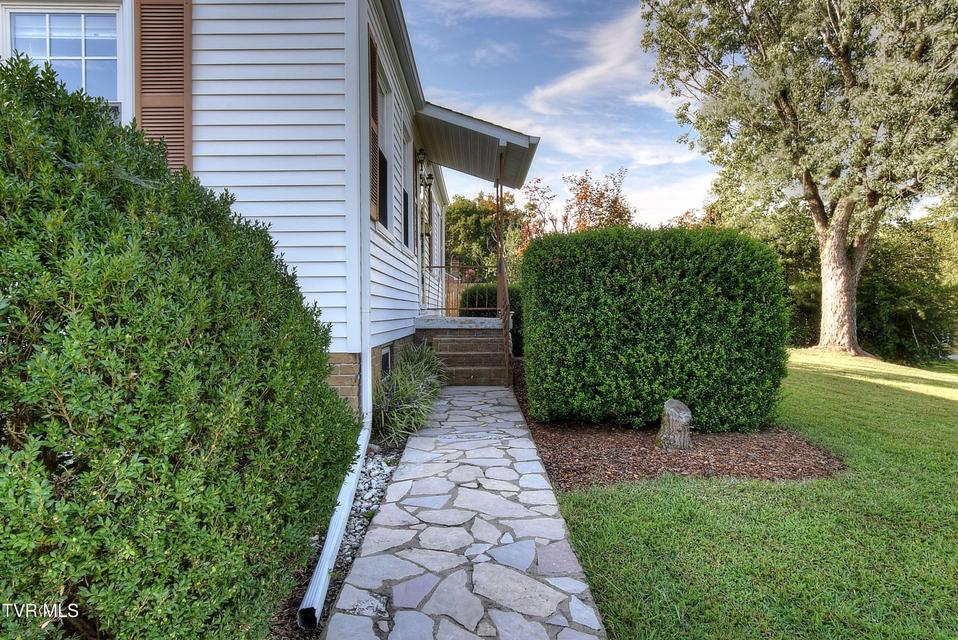 Photo #4: 816 Riverview Drive