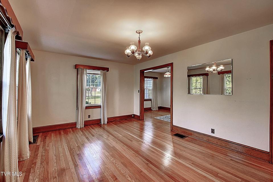 Photo #6: 816 Riverview Drive