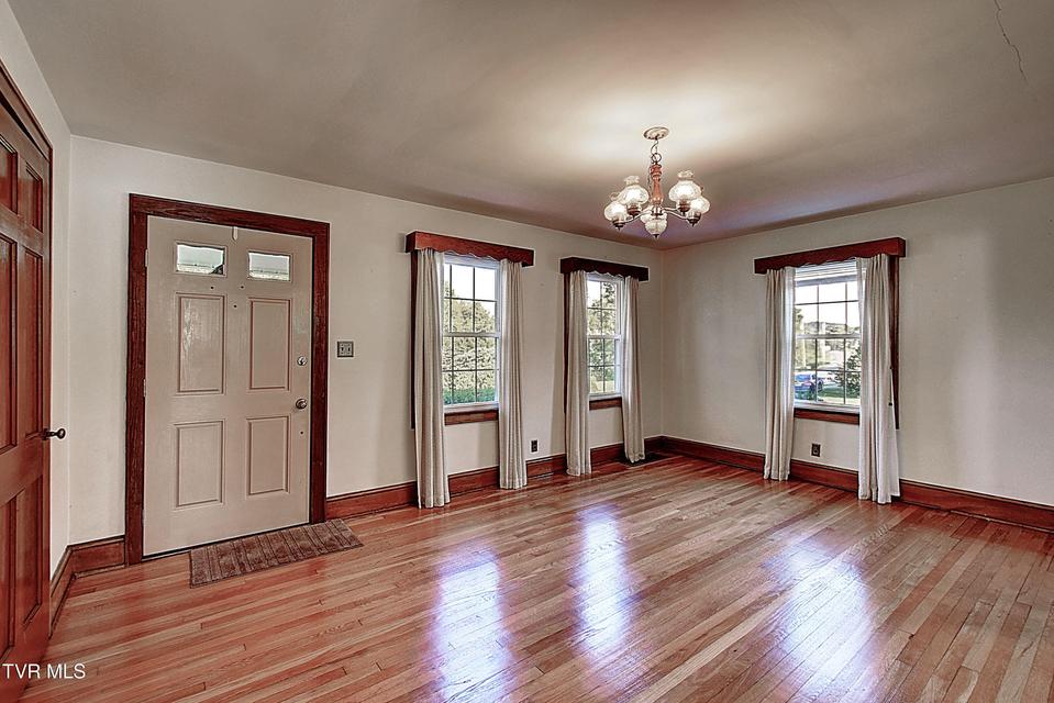 Photo #9: 816 Riverview Drive