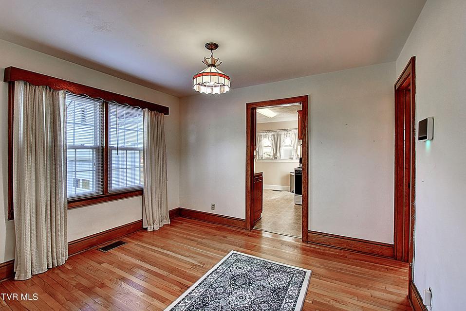 Photo #10: 816 Riverview Drive