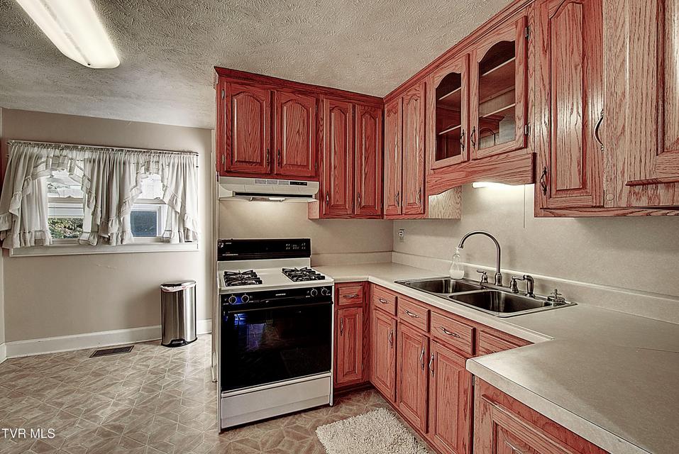 Photo #12: 816 Riverview Drive