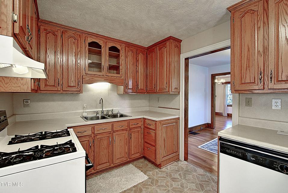 Photo #13: 816 Riverview Drive