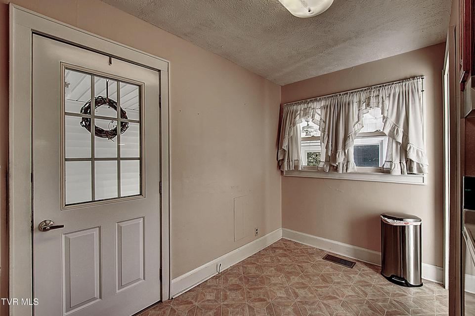 Photo #14: 816 Riverview Drive