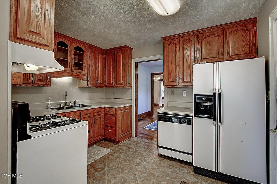 Photo #15: 816 Riverview Drive