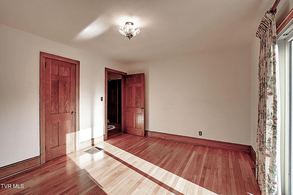 Photo #18: 816 Riverview Drive