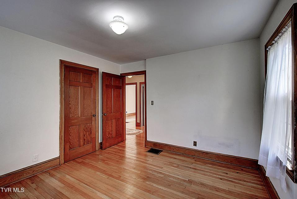 Photo #20: 816 Riverview Drive