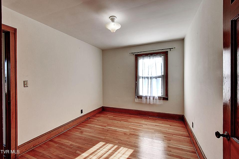 Photo #21: 816 Riverview Drive