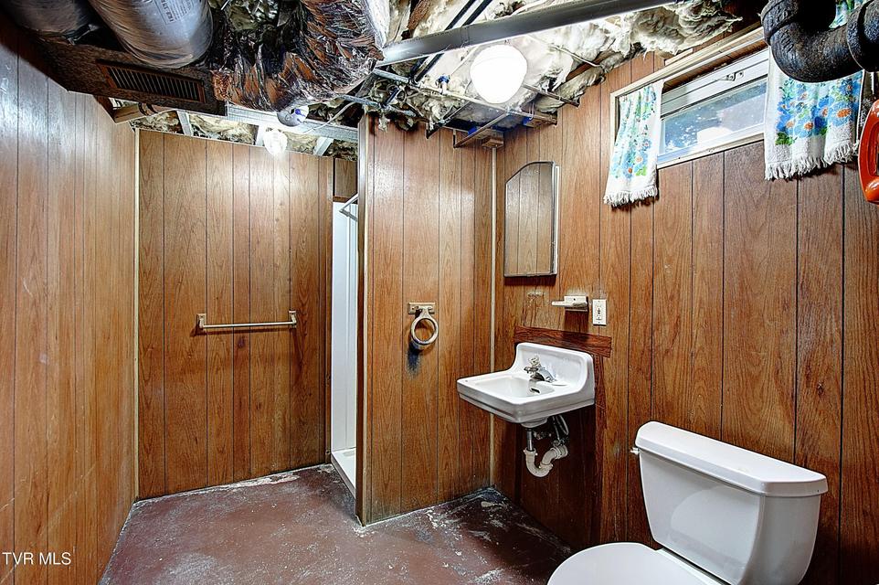 Photo #30: 816 Riverview Drive