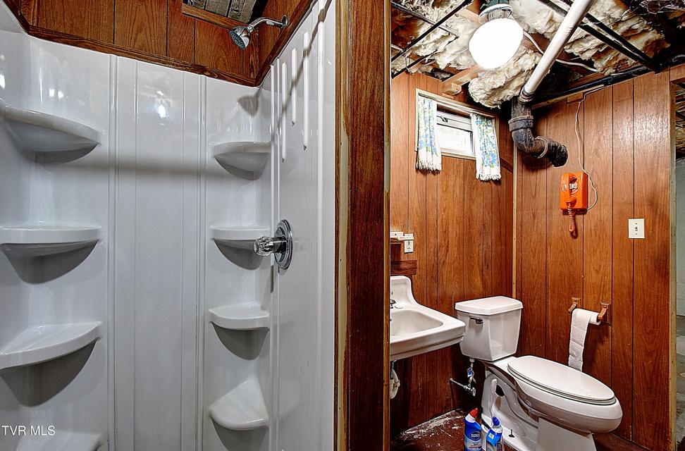 Photo #31: 816 Riverview Drive