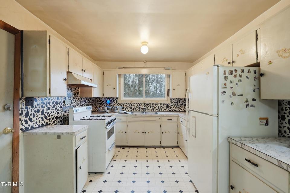 Photo #10: 16120 Mountain Spring Road