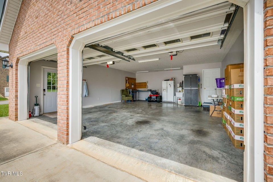 Photo #34: 15 Dale Court