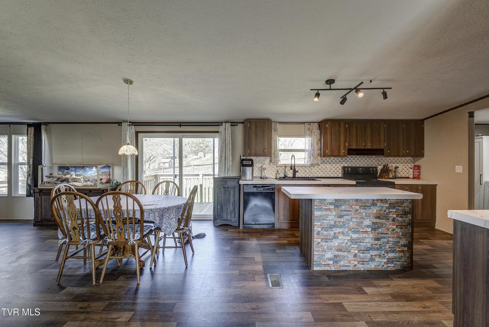 Photo #5: 35 Windsor Street