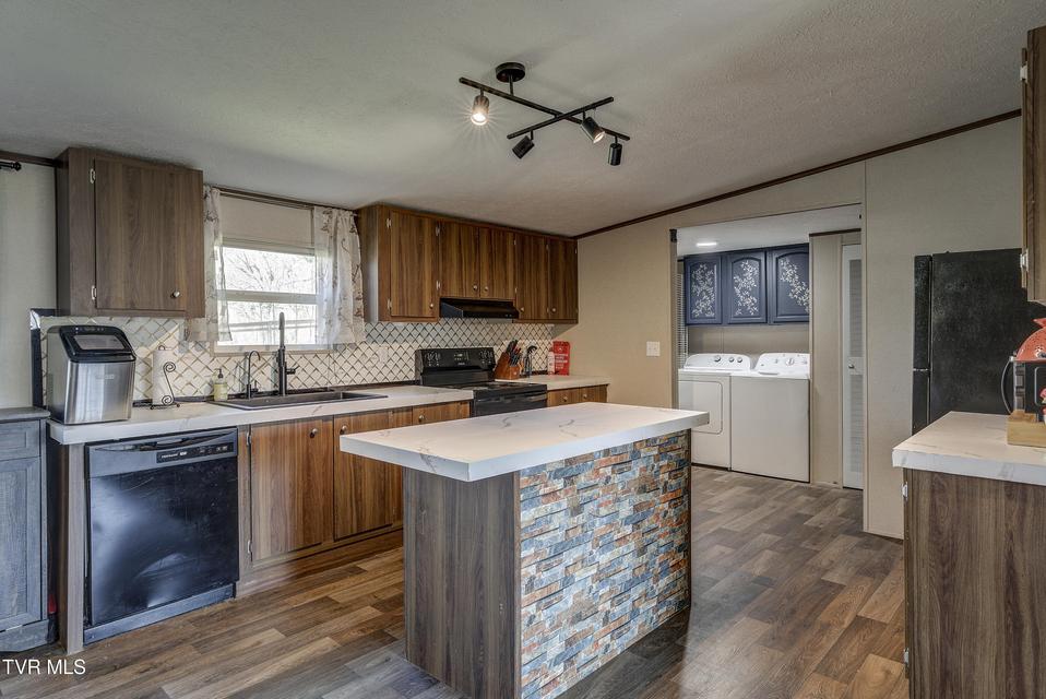 Photo #8: 35 Windsor Street