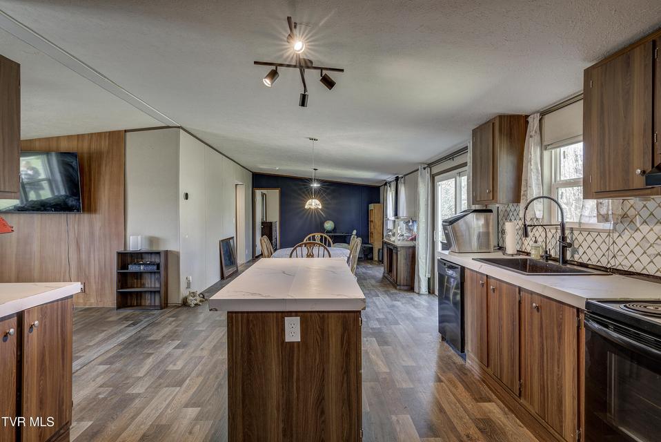 Photo #9: 35 Windsor Street