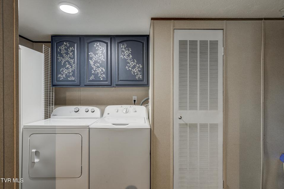 Photo #28: 35 Windsor Street