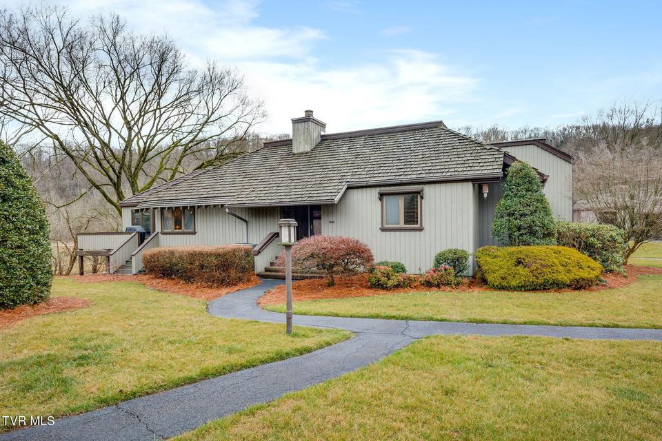 Photo #2: 80 Crown Circle