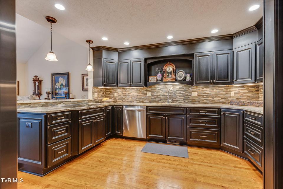 Photo #11: 80 Crown Circle