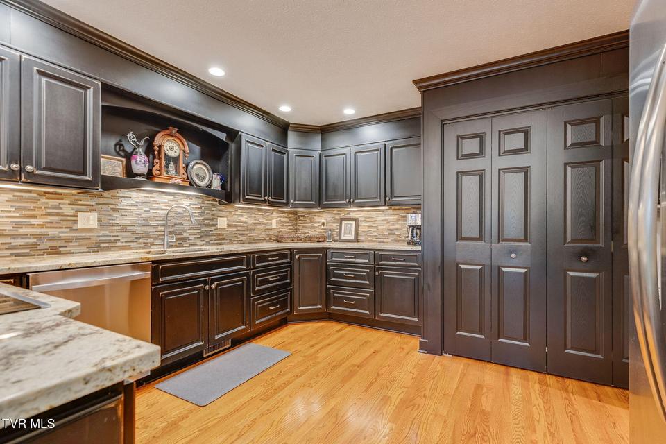 Photo #14: 80 Crown Circle