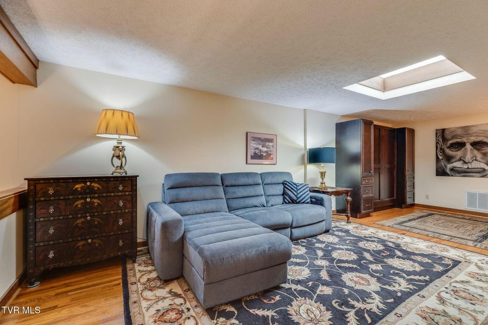 Photo #32: 80 Crown Circle