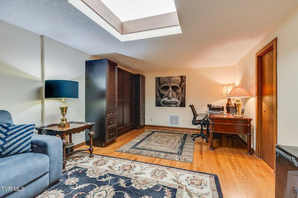 Photo #33: 80 Crown Circle