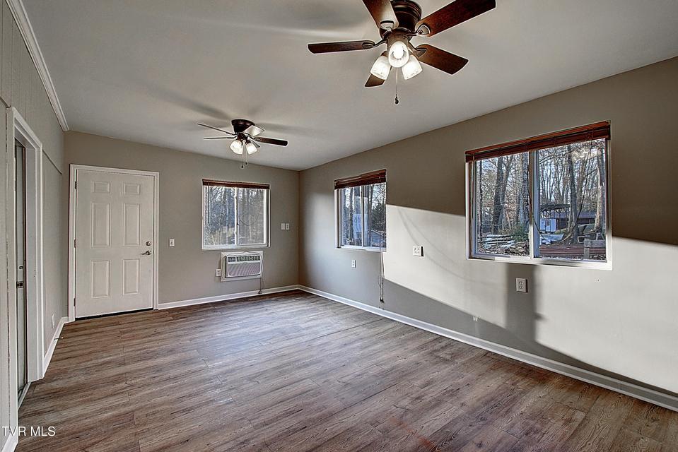 Photo #6: 137 Valley Street