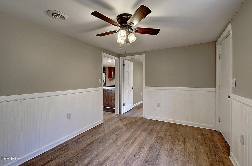 Photo #10: 137 Valley Street