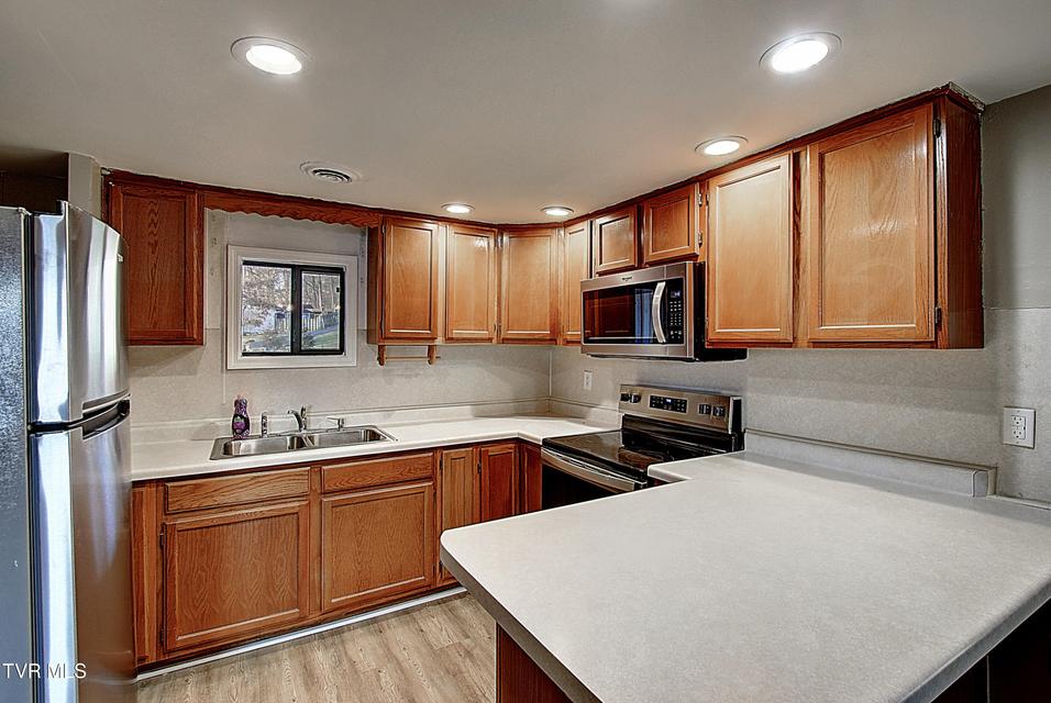 Photo #12: 137 Valley Street