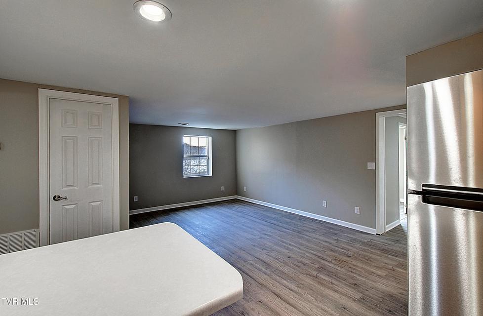 Photo #14: 137 Valley Street