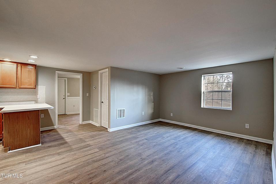 Photo #15: 137 Valley Street