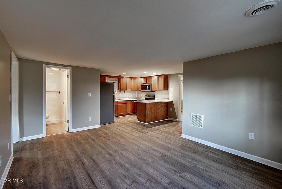 Photo #18: 137 Valley Street