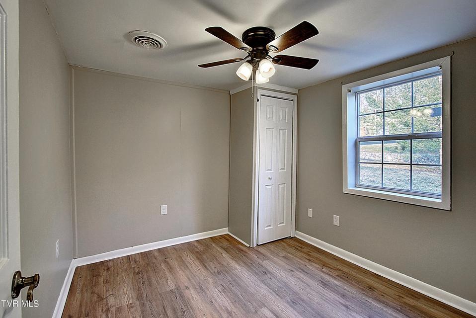 Photo #25: 137 Valley Street