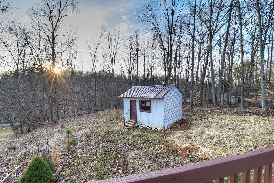 Photo #31: 137 Valley Street