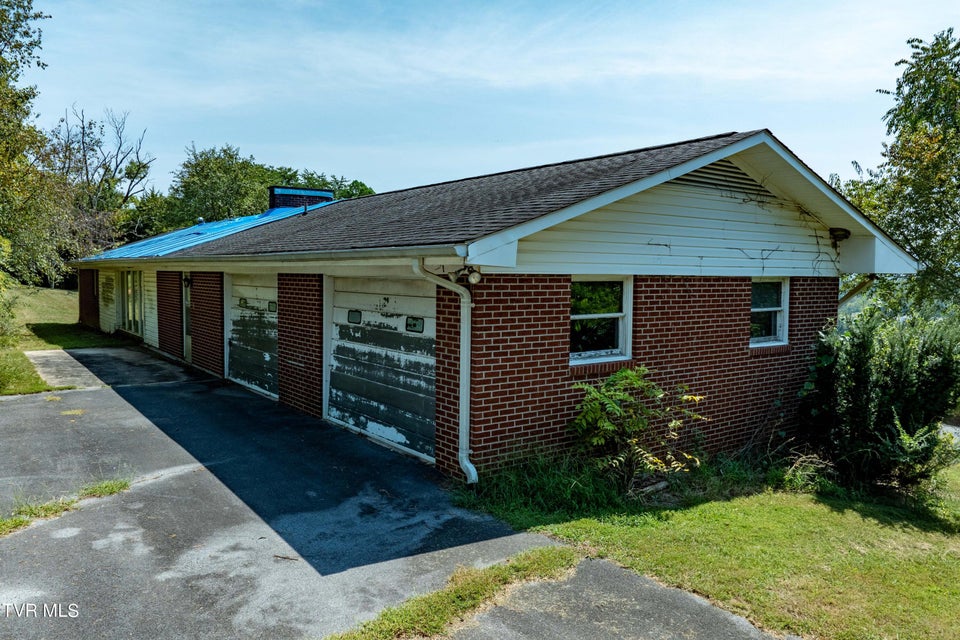 Photo #8: 214 Bernard Avenue