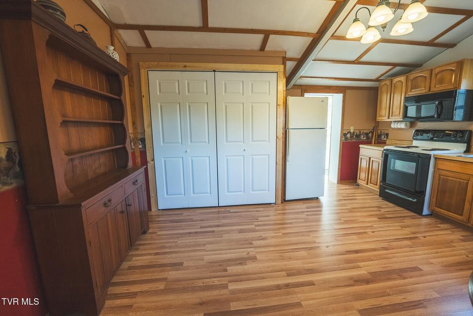 Photo #9: 637 Jacobs Hollow Road