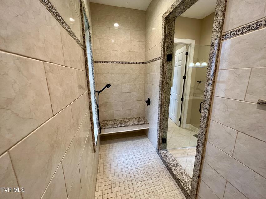 Photo #23: 2005 River Mist Circle