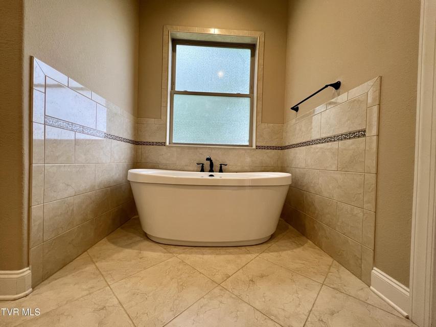 Photo #25: 2005 River Mist Circle