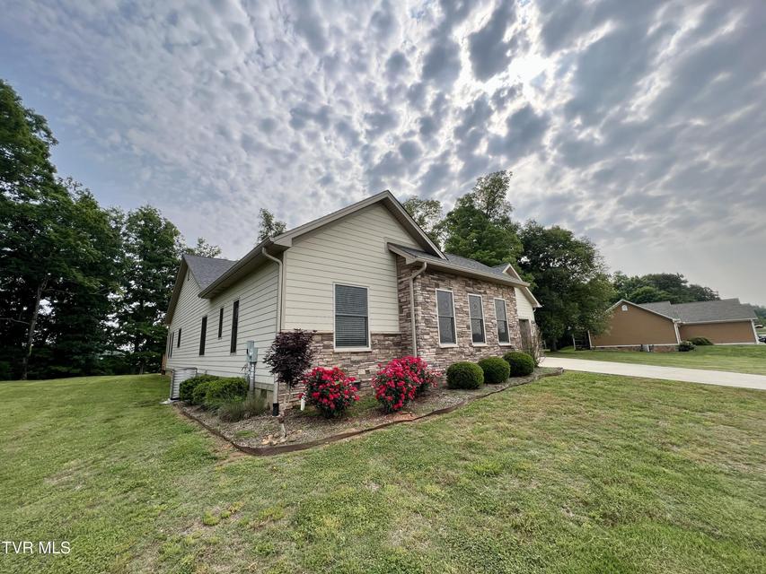 Photo #42: 2005 River Mist Circle