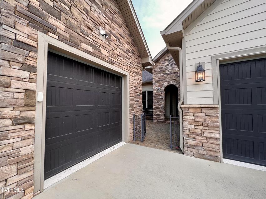 Photo #9: 2005 River Mist Circle