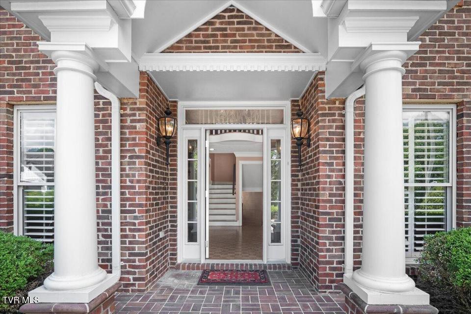 Photo #3: 121 Queensgate 