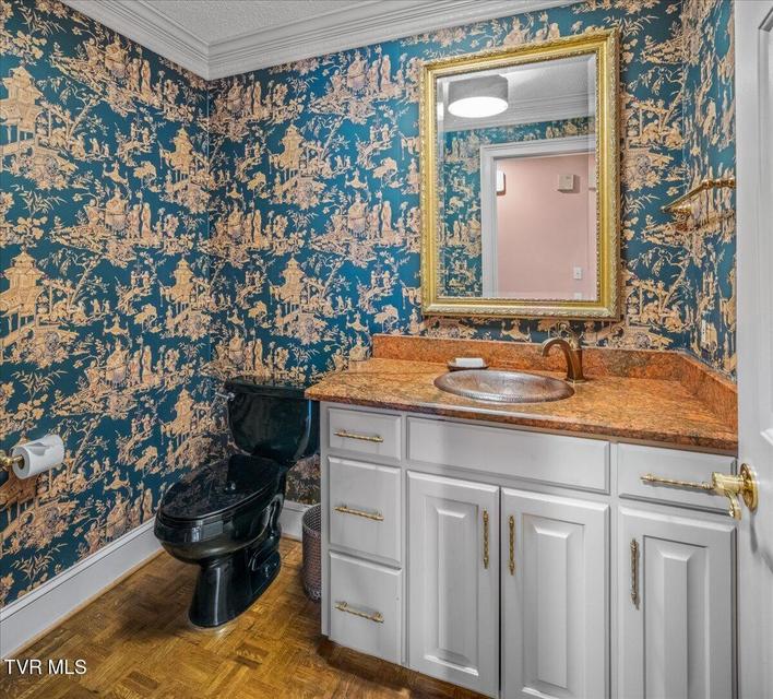 Photo #9: 121 Queensgate 