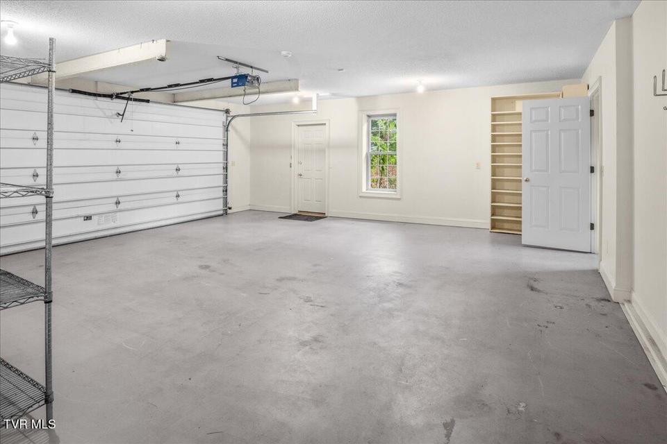 Photo #24: 121 Queensgate 