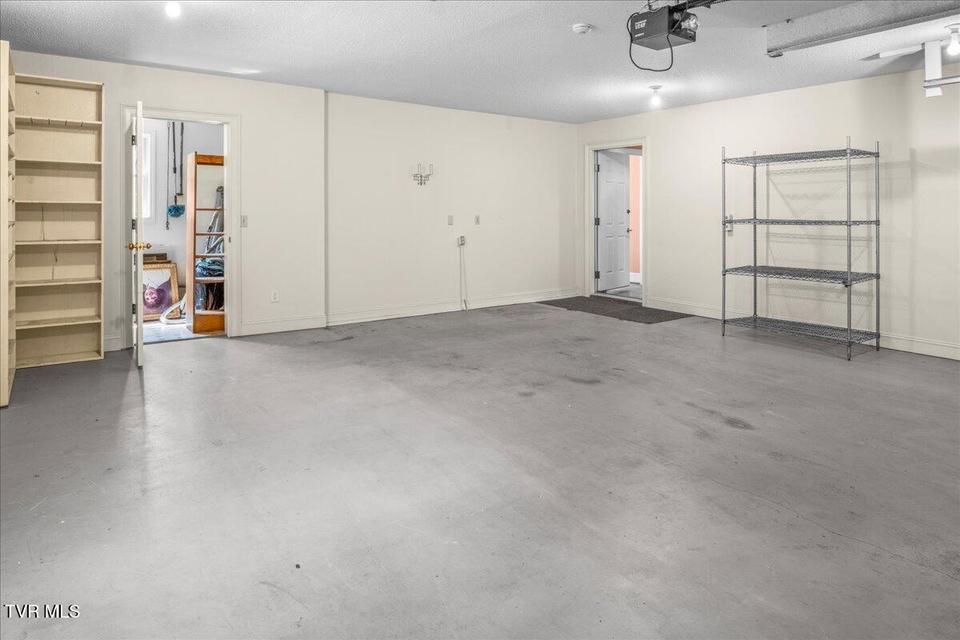 Photo #25: 121 Queensgate 