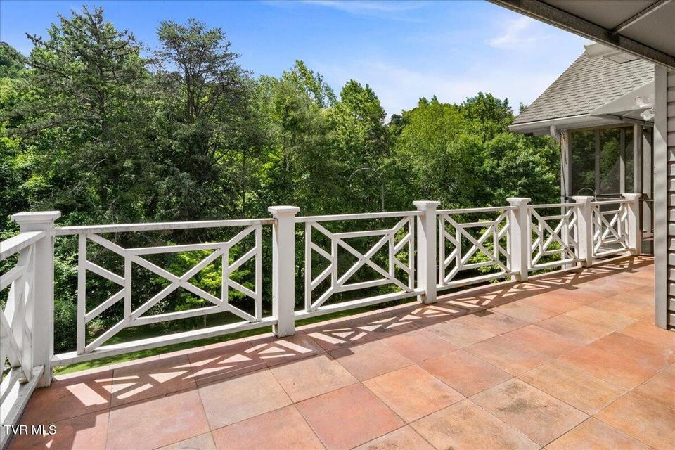 Photo #18: 121 Queensgate 