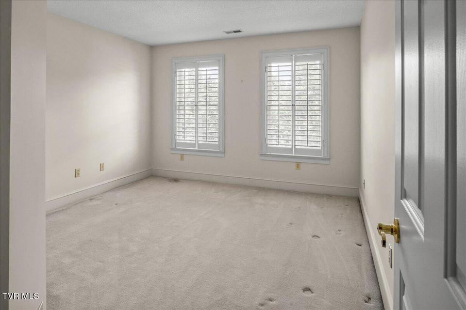 Photo #29: 121 Queensgate 