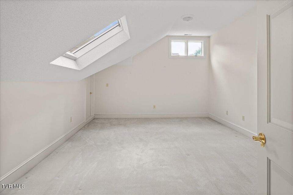 Photo #28: 121 Queensgate 